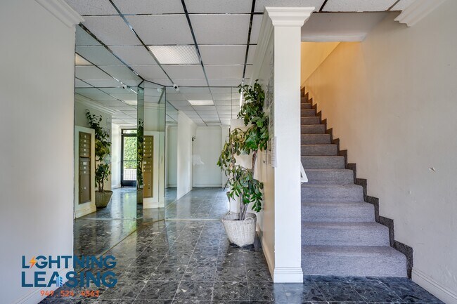 Building Photo - 15132 Magnolia Blvd