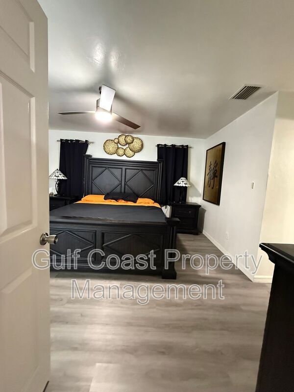 Building Photo - 2612 7th St W