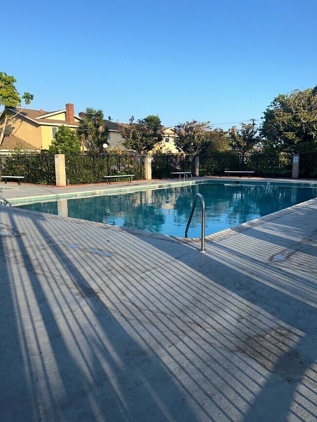 Building Photo - Spacious Home for Rent in Fountain Valley