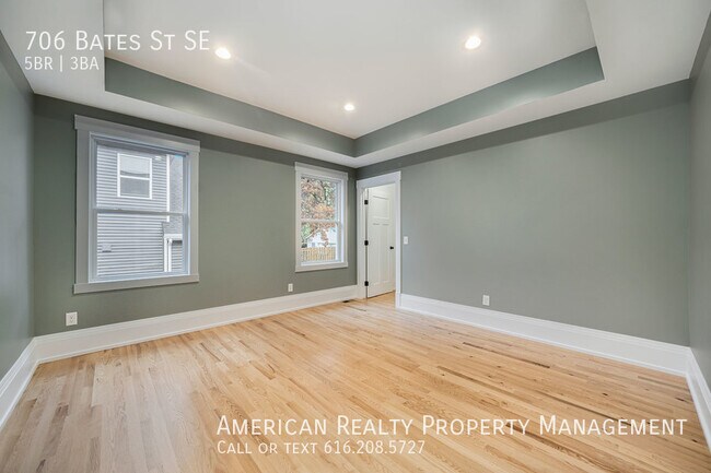 Building Photo - 706 Bates St SE