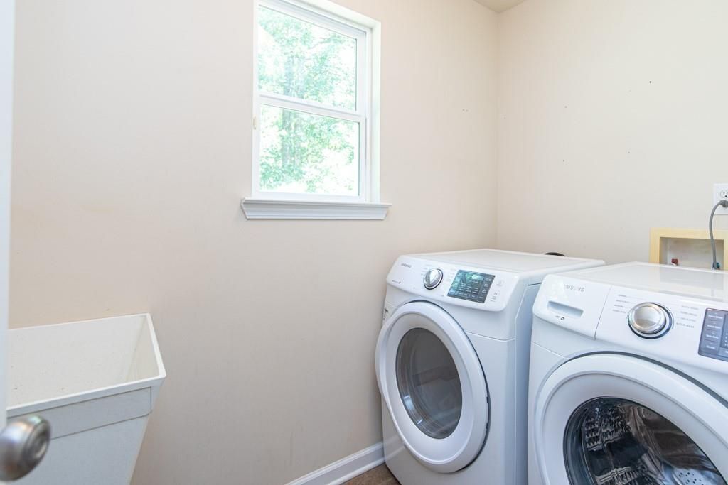 Building Photo - 4556 White Horse Dr