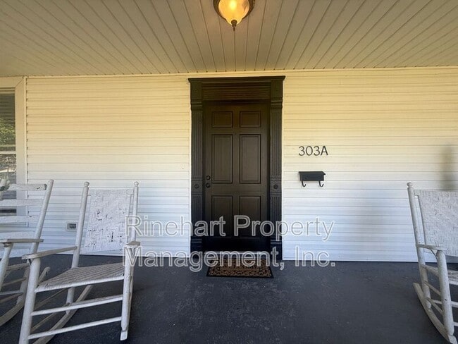 Building Photo - 303 Calhoun St