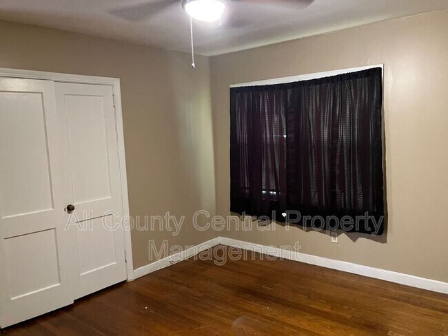 Building Photo - 520 Belcher Dr