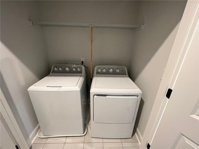 Building Photo - 327 Maltibie Dr