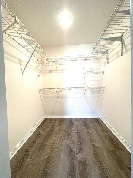 Walk-in master closet - 1850 Atlantic St