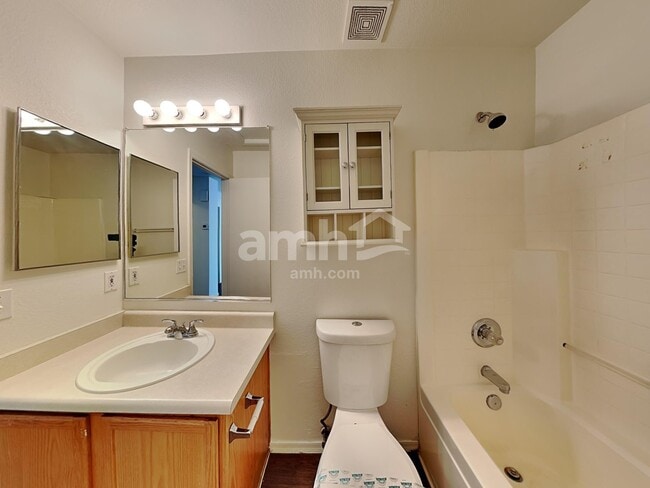 Building Photo - 16400 N Lasso Dr