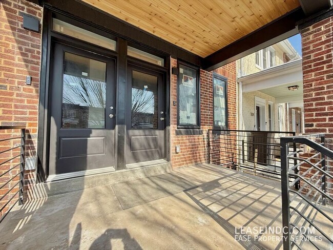 Building Photo - 1812 Independence Ave SE