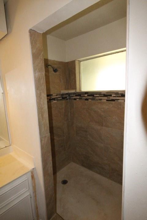 Building Photo - 1005 N LBJ Dr