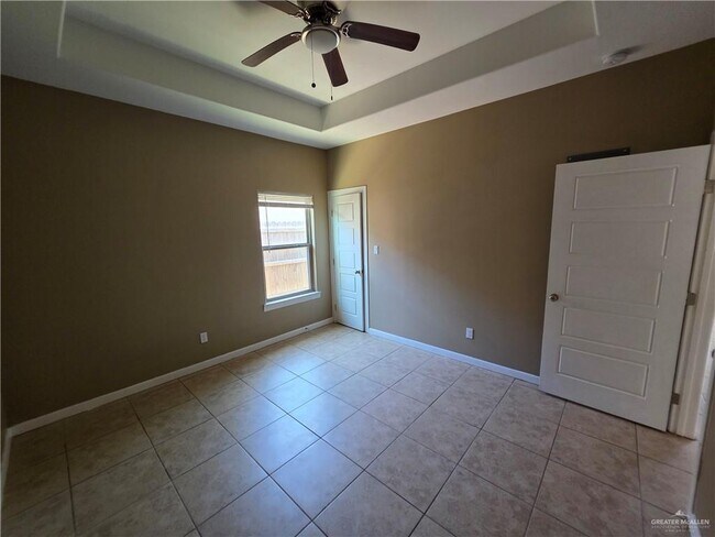 Building Photo - 2116 Garden Ridge Dr
