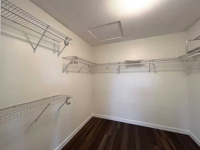 Building Photo - AVAILABLE NOW!! Fully Furnished 5 Bedroom 2.5 Bathroom Two Story Home in Beaumont!!