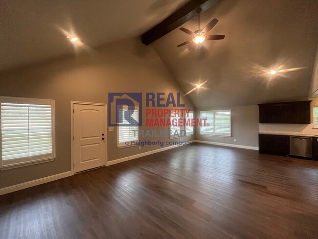 Building Photo - Attractive 3 Bed 2 Bath Home in Gated Lake...