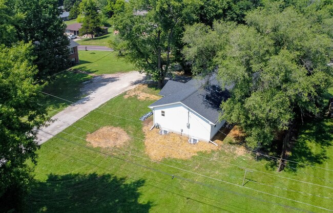 Building Photo - 25 Poplar Hill Dr