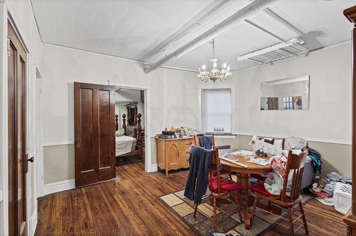 Building Photo - 6835 N Wolcott Ave