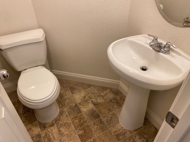 Building Photo - Luxury Townhouse 2 Master Suites - North M...