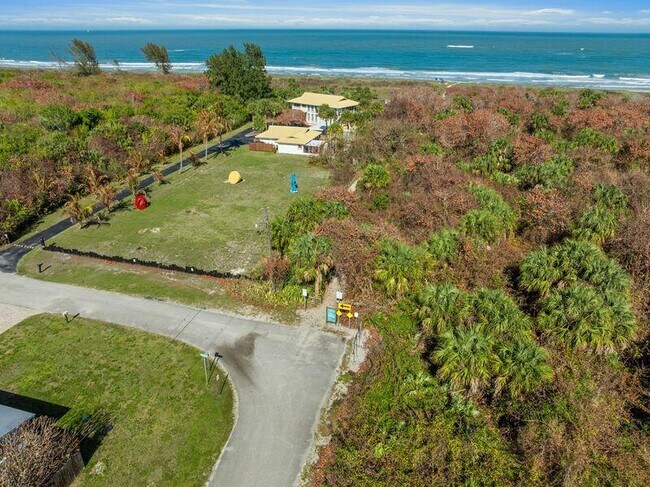 Building Photo - 2319 Tamarind Dr