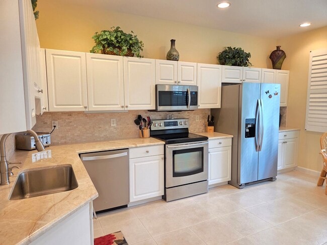 Building Photo - Beautifully Decorated Home~Turn Key~Commun...