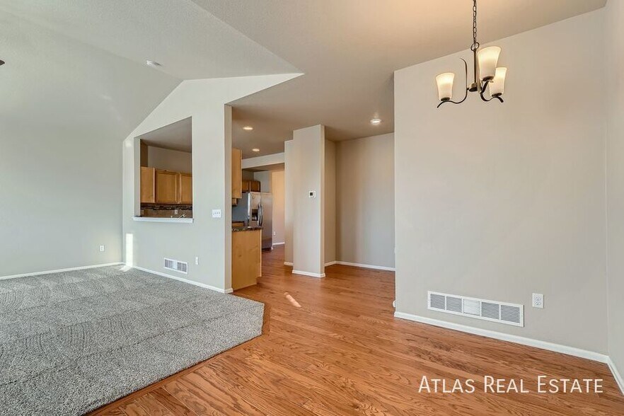 Building Photo - 708 Finch Dr