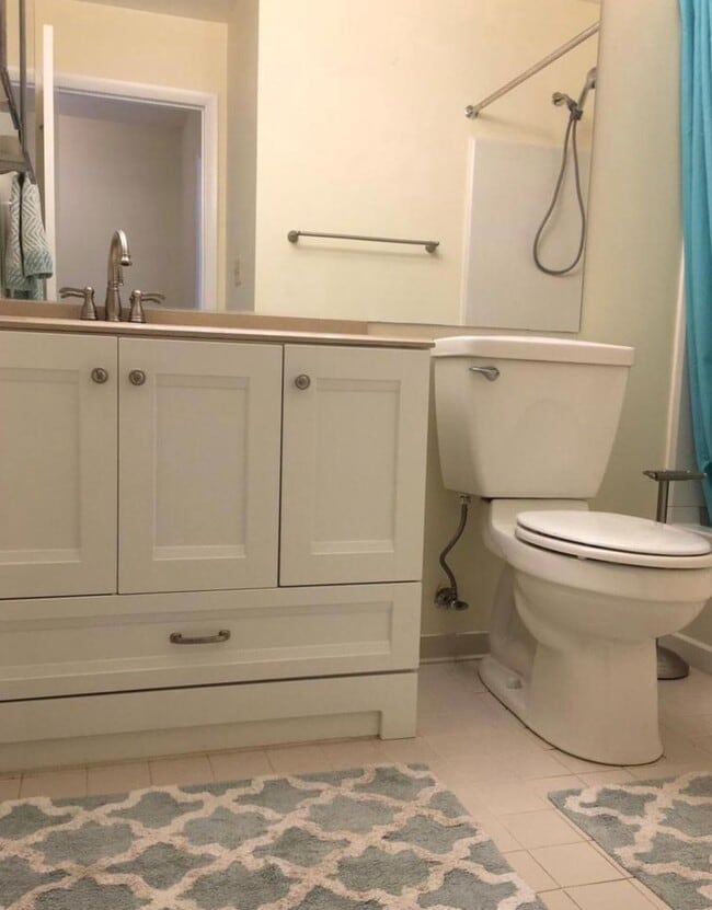 Building Photo - Ground Level Condo in Gaithersburg - 1 bed, 1 bath