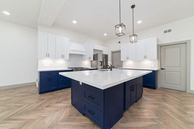 Building Photo - 11931 S Red Cedar Cir