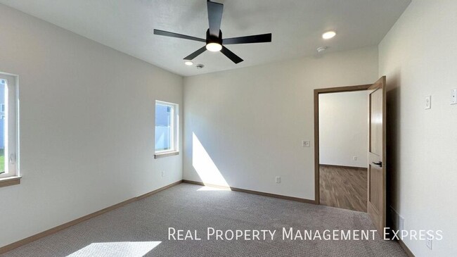 Building Photo - 3511 S Broek Dr