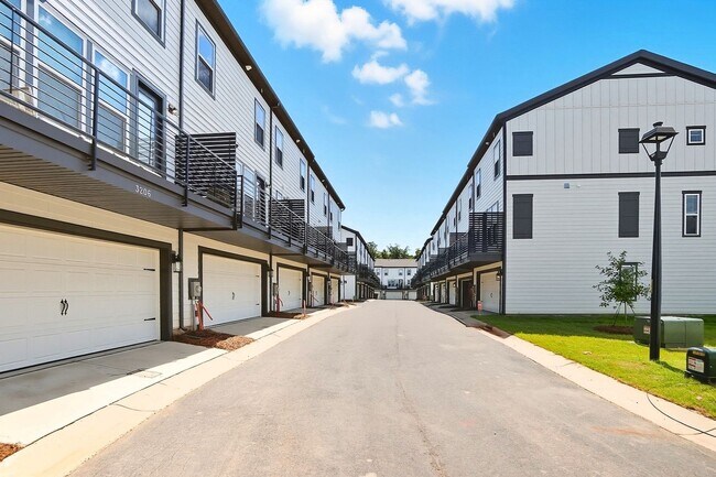 Building Photo - Brand-new three-story townhome in the Univ...