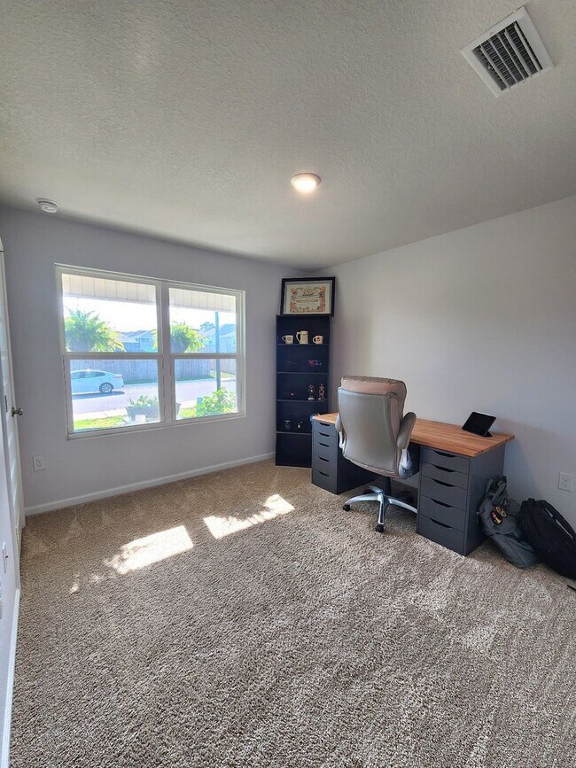 Building Photo - ALMOST NEW!! Exquisite 4 Bedroom, 2 Bath R...