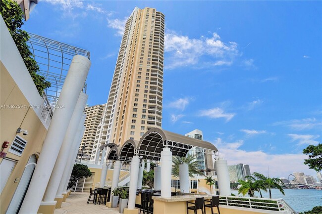 Building Photo - 848 Brickell Key Dr