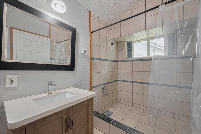 Building Photo - 22114 Calderbrook Dr