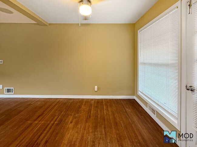 Building Photo - $0 DEPOSIT OPTION!!! CHARMING 3 BED/1 BATH RANCH IN VIRGINIA VILLAGE: HARDWOOD FLOORS, SPACIOUS L...