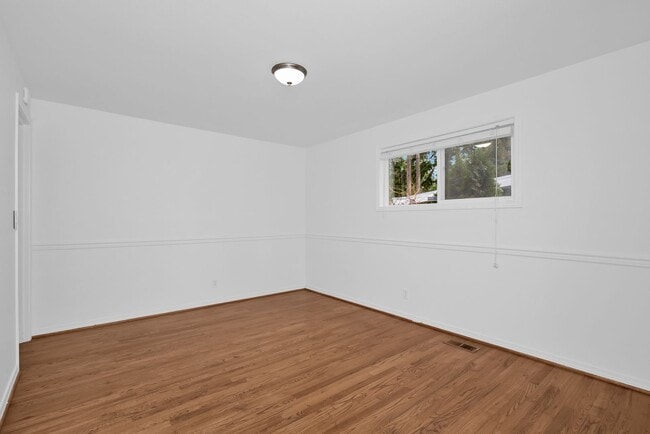 Building Photo - 12642 NE 73rd St
