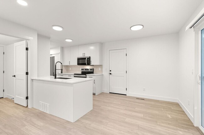 Building Photo - 2630 Davidson Dr