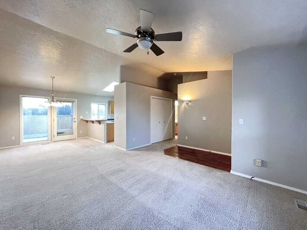 Building Photo - 4160 E Carnation Ct