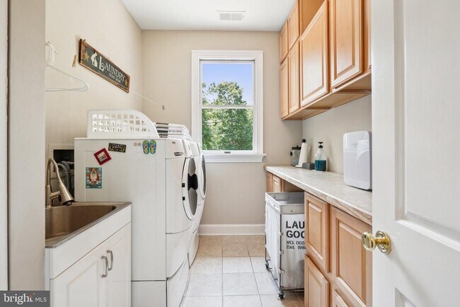 Building Photo - 10709 Shadowglen Trail
