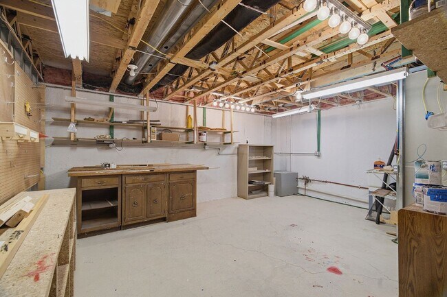 Building Photo - 3265 Galaxy