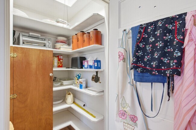 Building Photo - 303 Westwood Ave