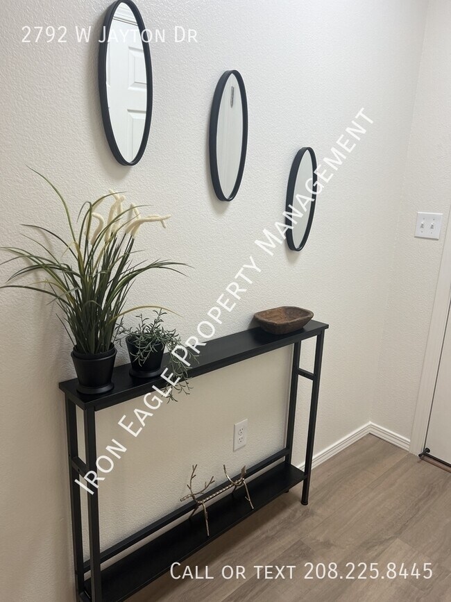 Building Photo - 2792 W Jayton Dr