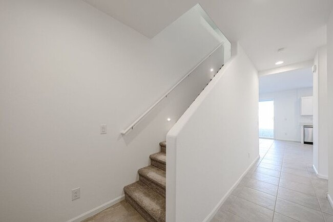 Building Photo - NEW 5 BEDROOM 3 BATHROOM HOME AVILABLE FOR RENT!