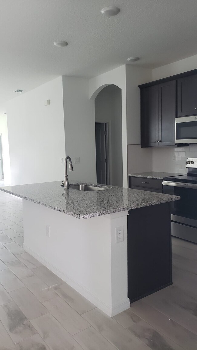 Building Photo - 6709 Great Bear Dr