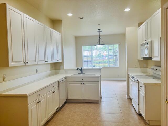 Building Photo - 25 Beechdale Ln