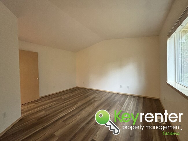 Building Photo - $200 Off First Month’s Rent - Beautiful Ho...