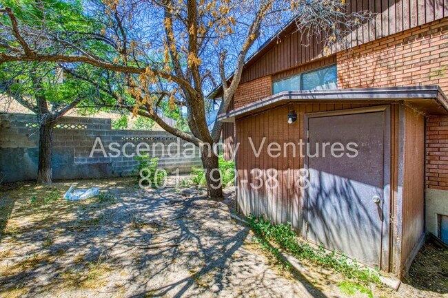 Building Photo - 706 Buzianis Way