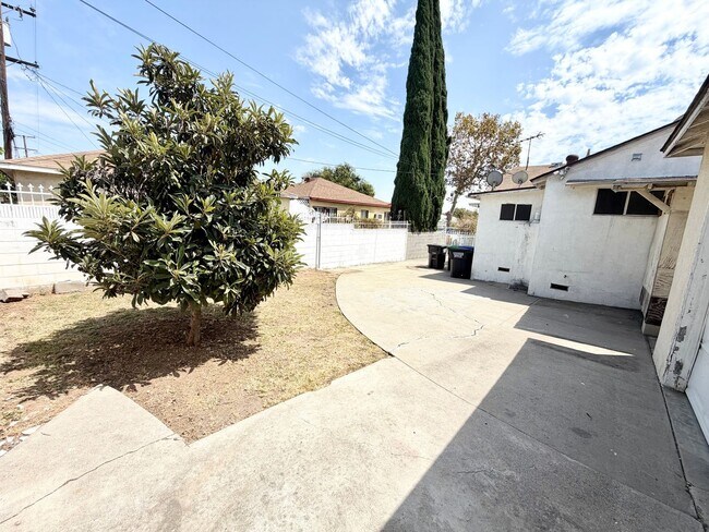 Building Photo - ***Gated 3 bed 2 bath House in Monterey Park***