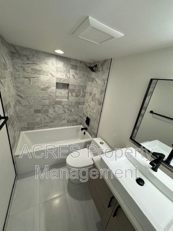 Building Photo - 9423 36th Ave SW