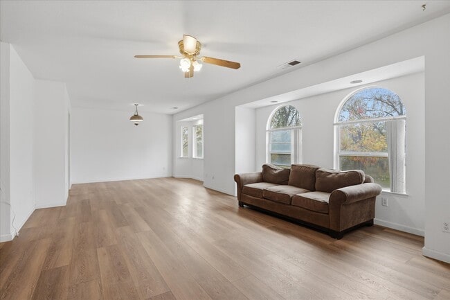 Building Photo - 43379 Leach Rd