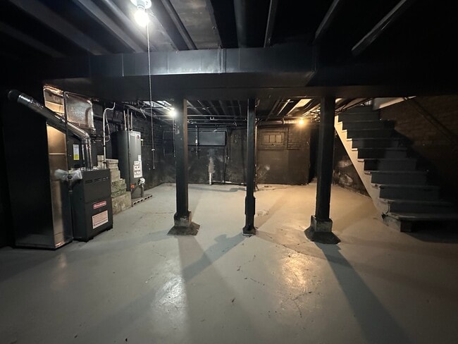Building Photo - 10610 S La Salle St