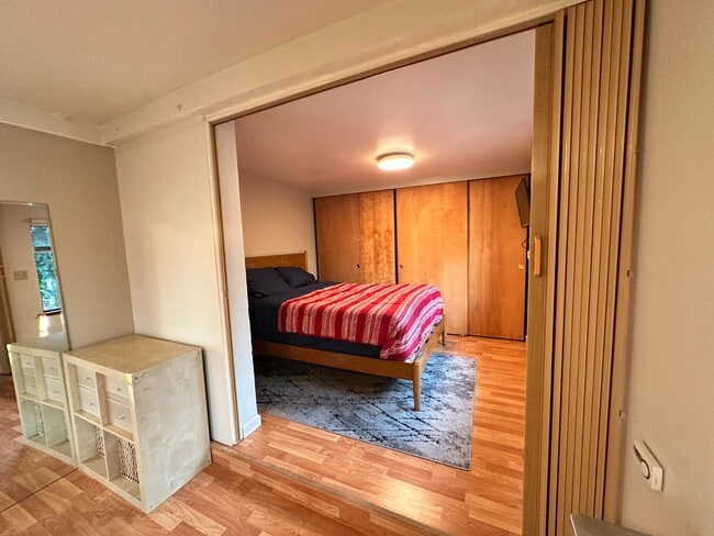 Building Photo - 327 Woodland Park