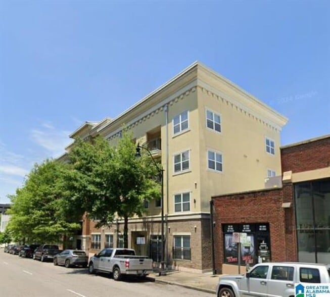 Top Corner Unit - 2020 5th Ave S