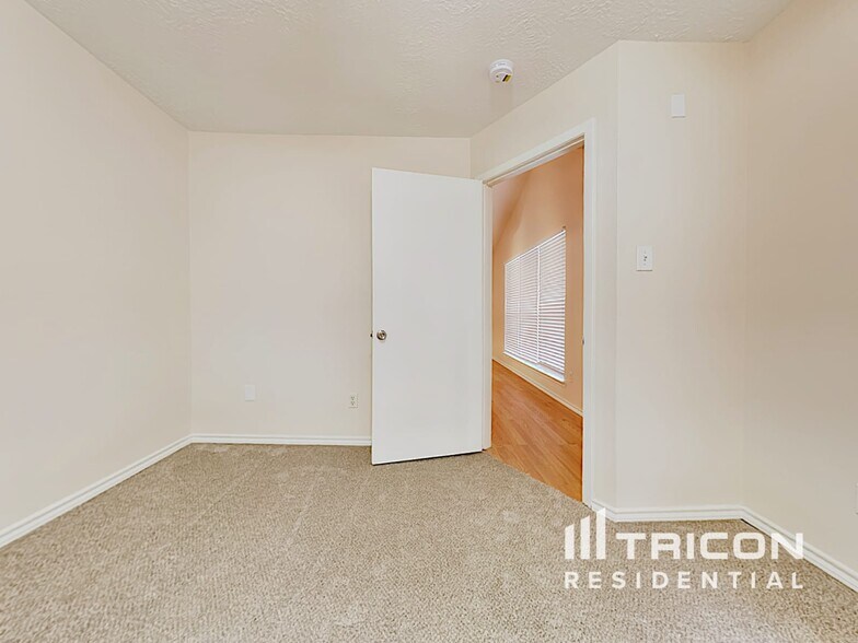 Building Photo - 5907 Misty Meadow St