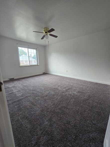 Building Photo - 335 Charles Ave