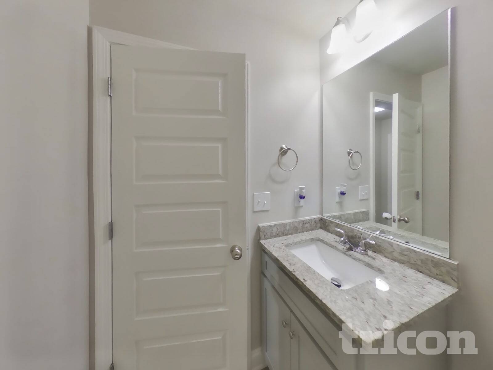 Building Photo - 805 Crescent Way